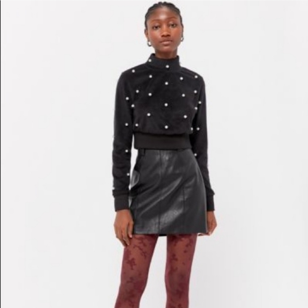 Urban Outfitters-Audrey Pearl Fleece Cropped Sweater- Size M